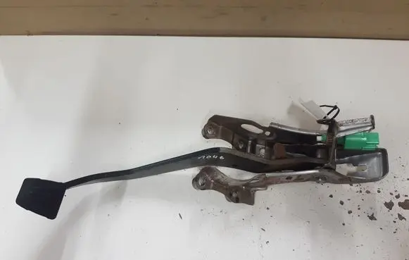 Toyota Avensis T270 Brake pedal