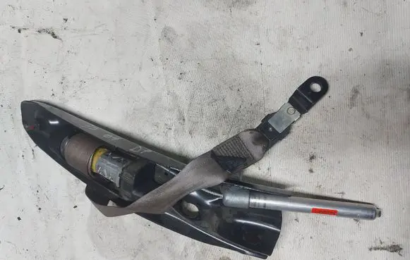 Volvo XC90 Front seatbelt 8686632
