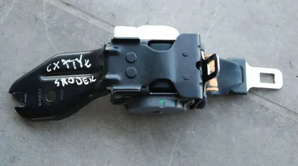 Middle seatbelt (rear)