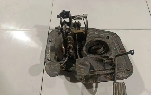 Citroen Jumpy Brake pedal 90182080