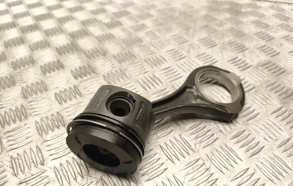 Mercedes-Benz C W204 Piston with connecting rod 72579