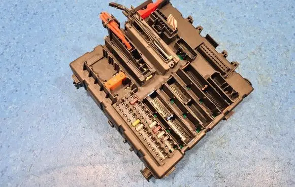 Opel Vectra C SAM control unit 13189927