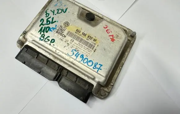 Volkswagen Jetta V Engine control unit/module 06A906032QF 0261208554