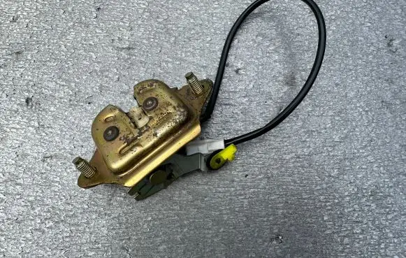 Loading door lock