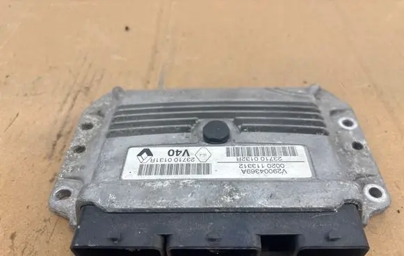 Renault Megane III Engine control unit/module V29004369A 237100131R 237100132R