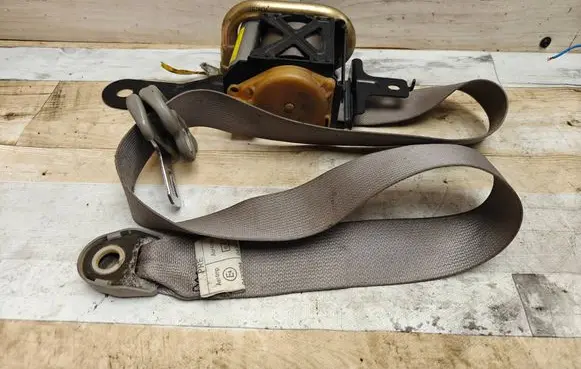Nissan X-Trail T30 Front seatbelt 0430094