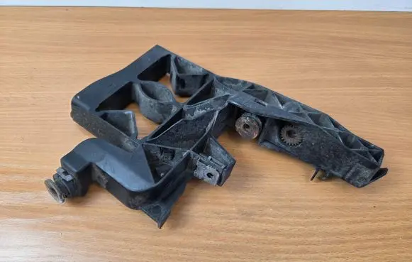 Audi A7 S7 4G Headlight/headlamp mounting bracket 4G8805608