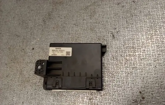Toyota Avensis T270 Other control units/modules 8865005251