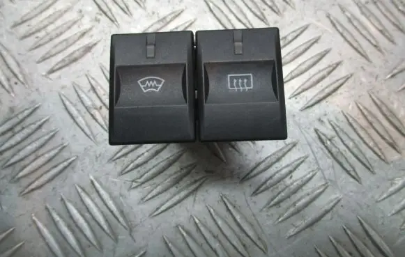 Ford Mondeo Mk III A set of switches 1S7T-18K574-AA