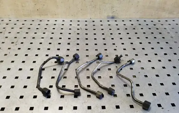 Fuel injector supply line/pipe