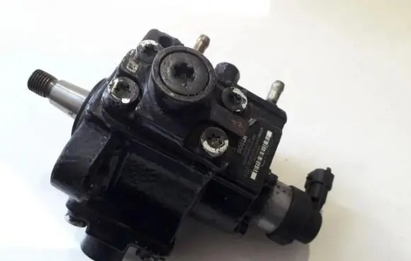 Opel Astra H Fuel injection high pressure pump 0445010128 0055204600