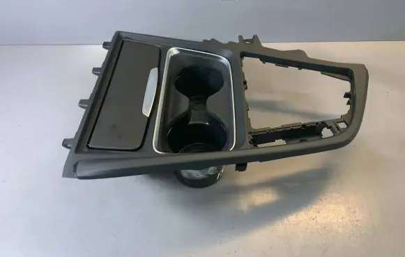 Cup holder front