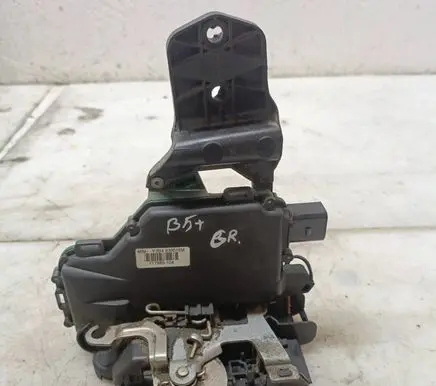 Volkswagen PASSAT B5.5 Rear door lock Y3B4839016M 117685104