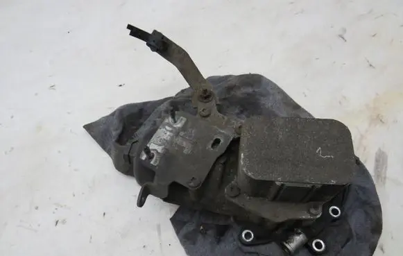 Peugeot 308 Oil filter mounting bracket KRIS235789