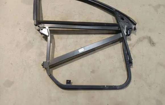 Volkswagen Touareg I Front door window/glass frame