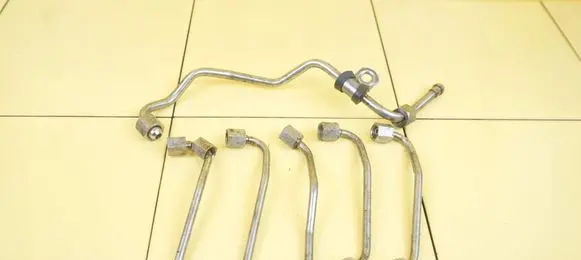 BMW 5 E60 E61 Fuel injector supply line/pipe N53B30A