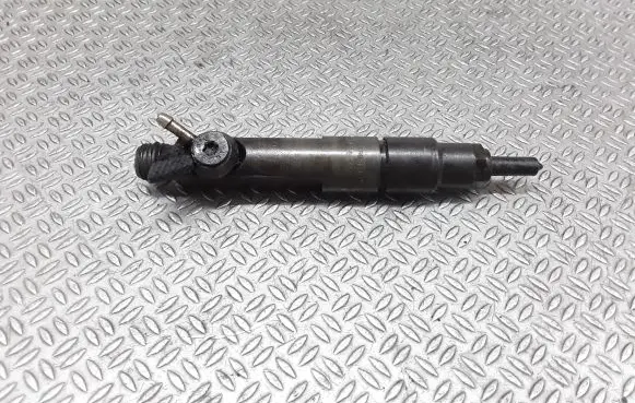 Volkswagen II LT Fuel injector 074130201C