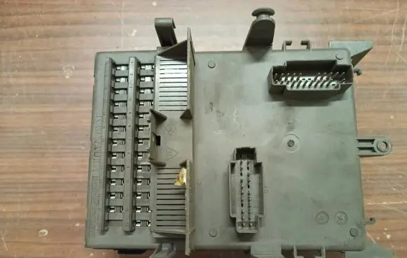 Renault Laguna II Fuse module 518002308