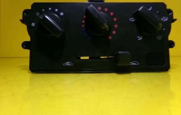 Nissan Micra Interior fan control switch 7040030720
