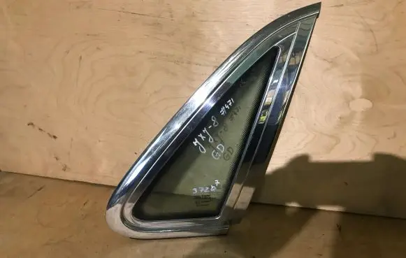 Jaguar XJ X308 Rear side window AS2