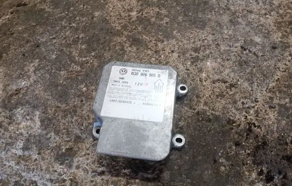 Volkswagen PASSAT B5 Airbag control unit/module 6Q0909605B