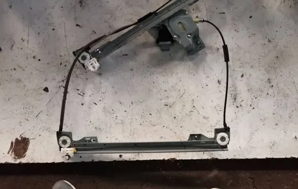 Renault Kangoo II Front door window regulator with motor 009221118 03072191 2800120101D