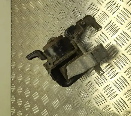 Toyota Avensis T270 Engine mount bracket