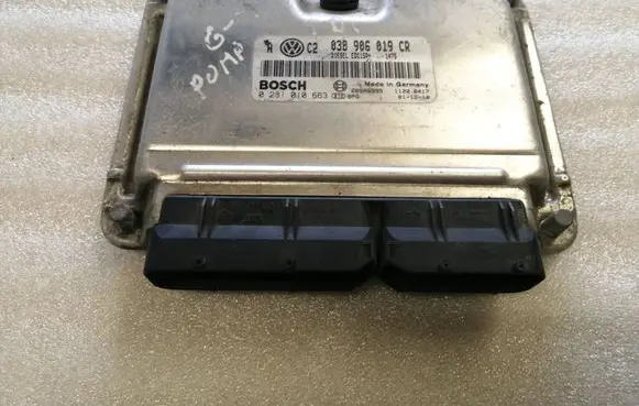 Volkswagen Golf IV Engine control unit/module 038906019CR 28SA5399 0281010663