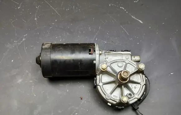 Mercedes-Benz E W210 Wiper motor 0390241420 1395106