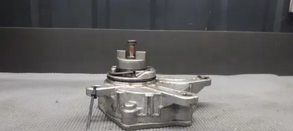 Toyota Avensis T270 Vacuum pump 10011156