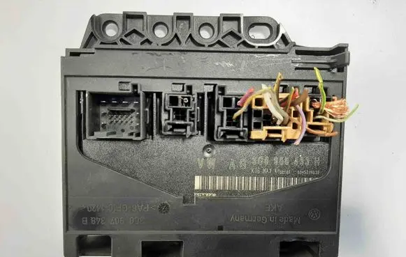 Volkswagen PASSAT B6 Central body control module 3C0959433H