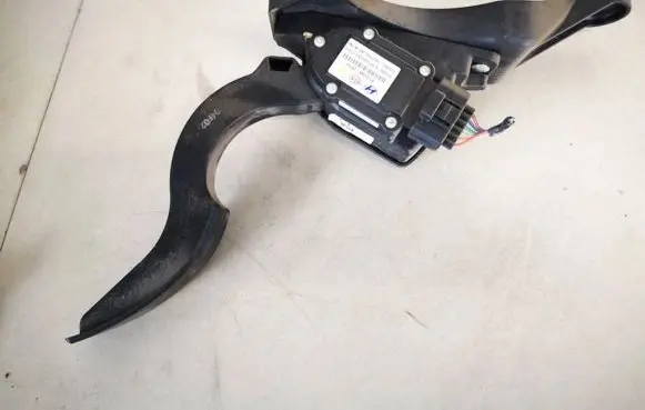 Hyundai Santa Fe Accelerator throttle pedal 327262b100 32726-2b100