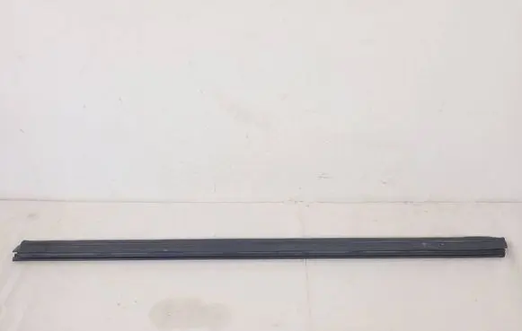 Volvo XC60 Rubber seal front door window/glass 30762370