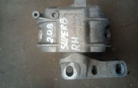 Skoda Superb B6 (3T) Engine mount bracket