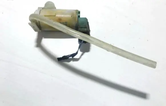 Nissan Micra Windscreen/windshield washer pump 2224501a 2224501-a