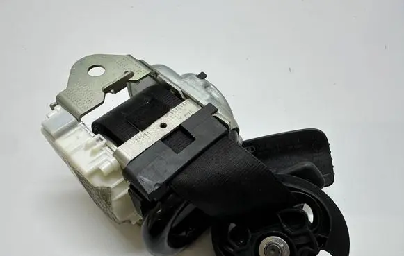 Audi Q7 4M Third row seat belt 4H0857812B 061677 4H0857738B