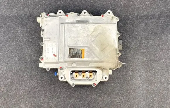 Voltage converter inverter