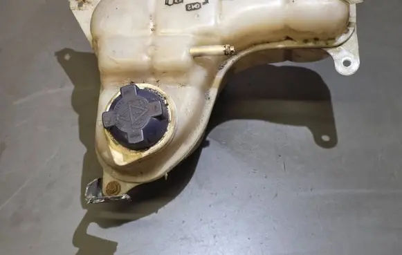Audi A8 S8 D2 4D Coolant expansion tank/reservoir 4D0121403C