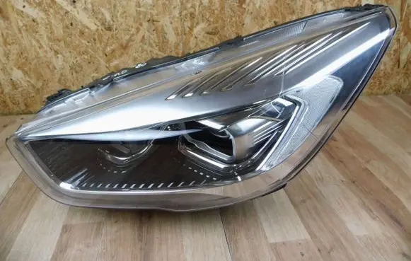 Ford Kuga II Headlight/headlamp GV4113D155AJ