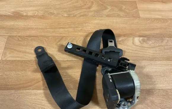 Ford Focus Front seatbelt 4M51A61295AL