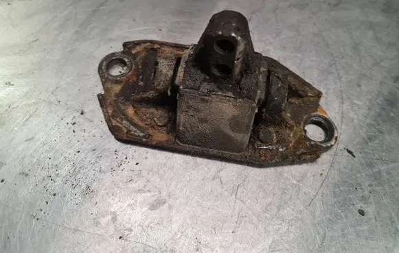 Volvo S60 Engine mount bracket 9492872