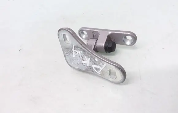 Mercedes-Benz C W203 Front door lower hinge 