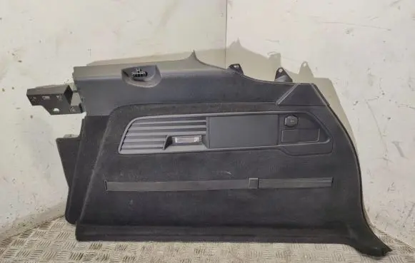 Volkswagen Touareg II Trunk/boot side trim panel 7P6867038 7P6863820