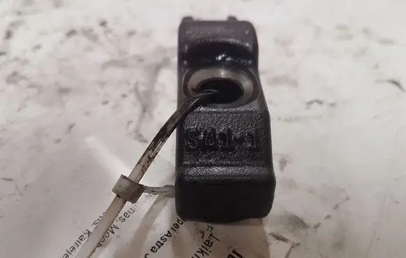Opel Astra J Fuel Injector clamp holder