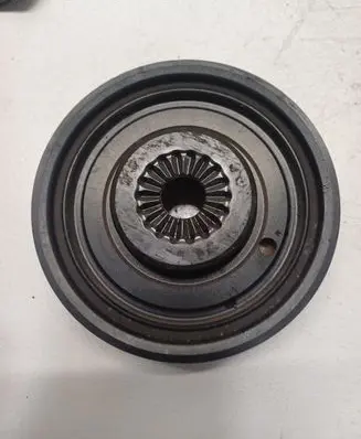 Volkswagen Polo VI Crankshaft pulley 04C105243J
