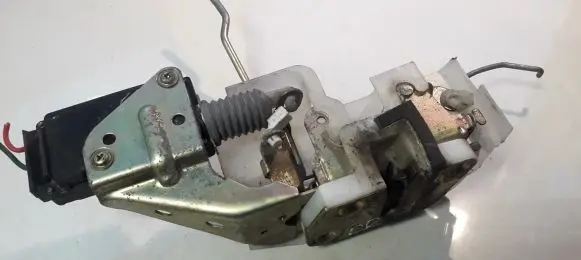 Mazda 323 F Front door lock
