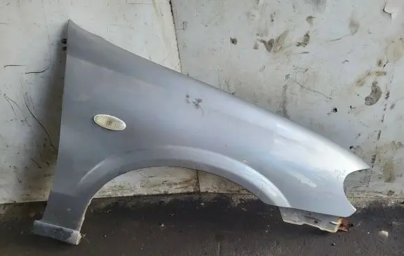 Nissan Almera N16 Fender