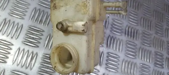 Brake fluid reservoir