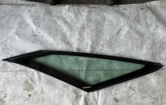 Citroen C4 II Picasso Front triangle window/glass 9675841180