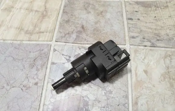 Volkswagen Fox Brake pedal sensor switch 6Q0945511